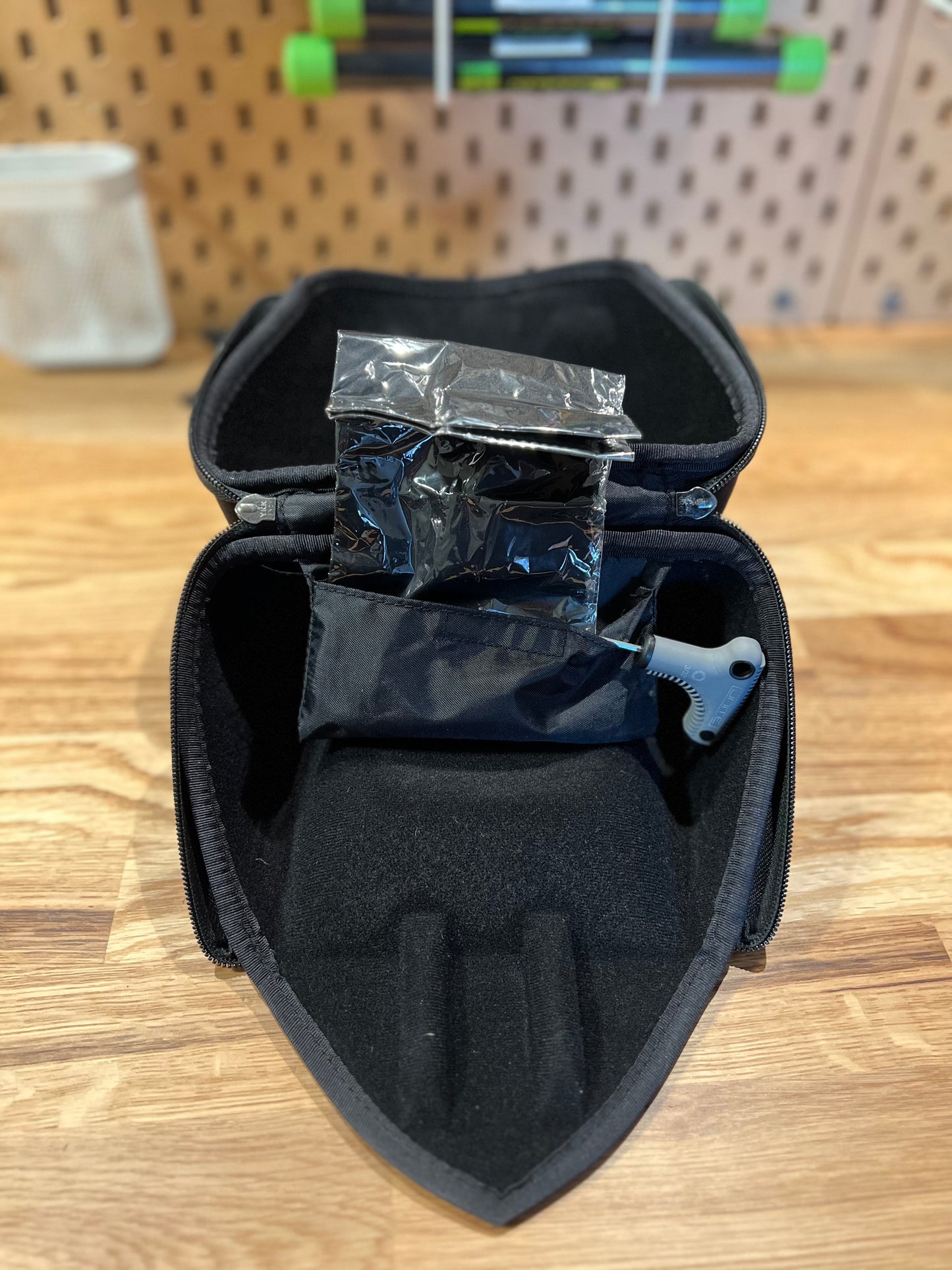 Pre-Owned Black Push Unite Snake Stripe Goggles & Case