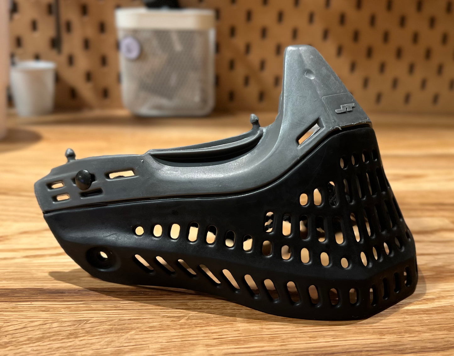 Pre-Owned KEE JT Proflex Gray/Black Bottoms w/ Chin Strap (FLAW)